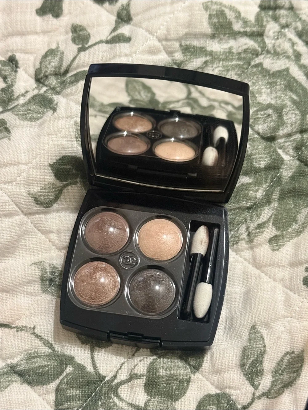 CHANEL Black Lacquer Compact with Velvet Pouch